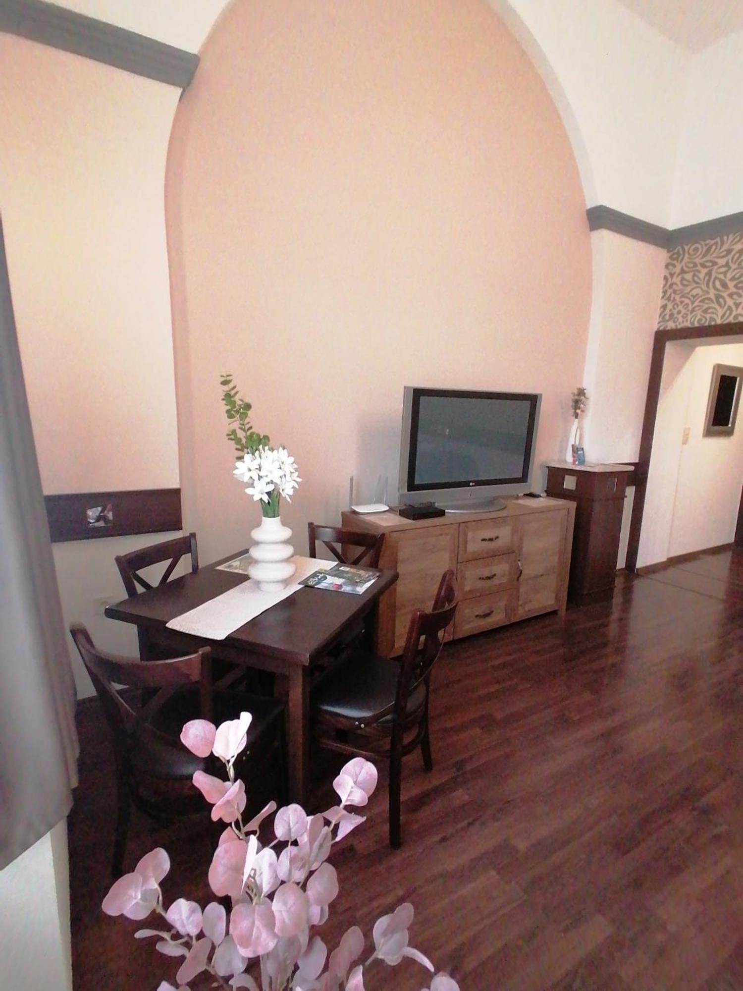 Mohacs Korona Apartman Esterno foto