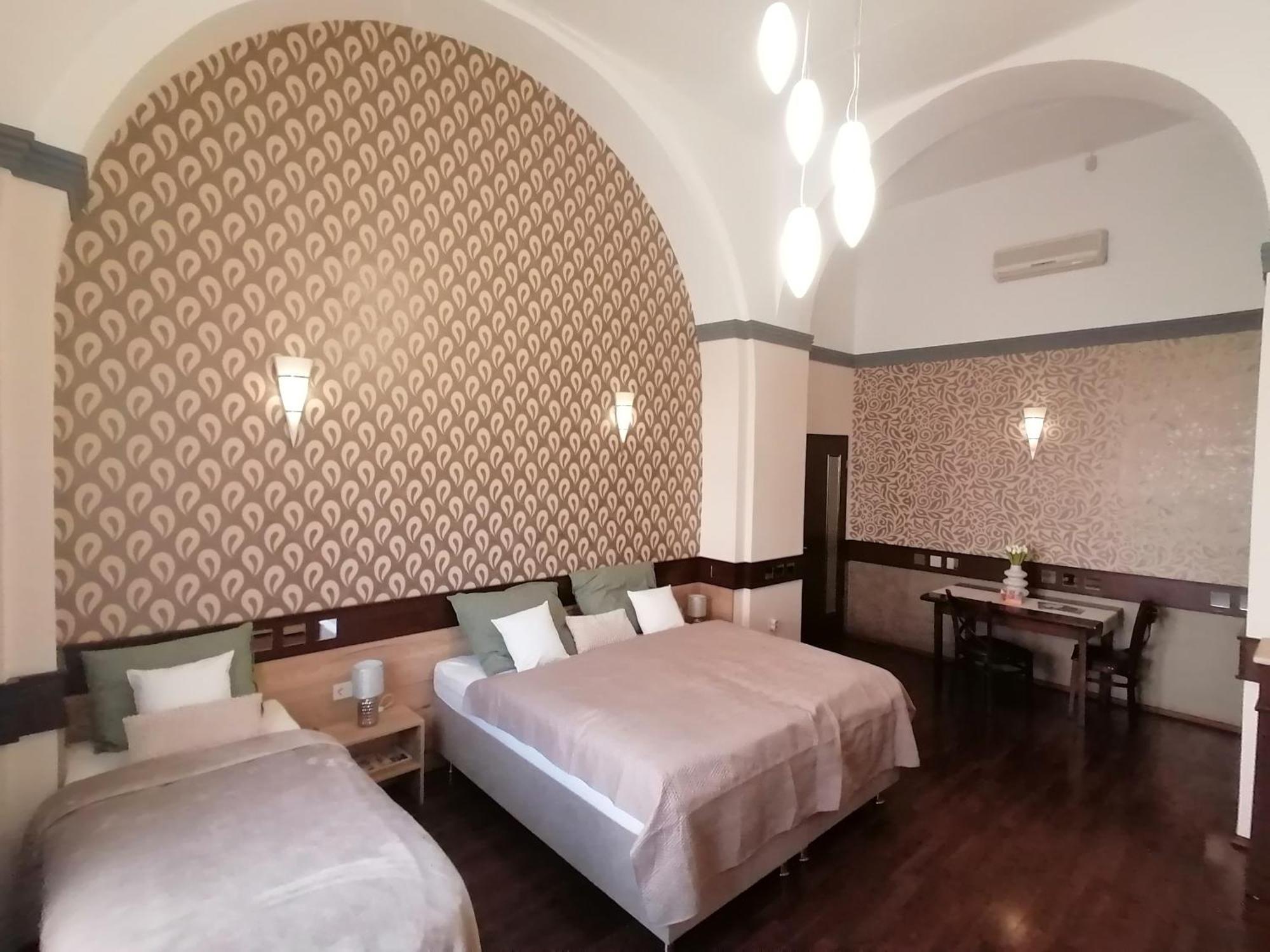 Mohacs Korona Apartman Esterno foto