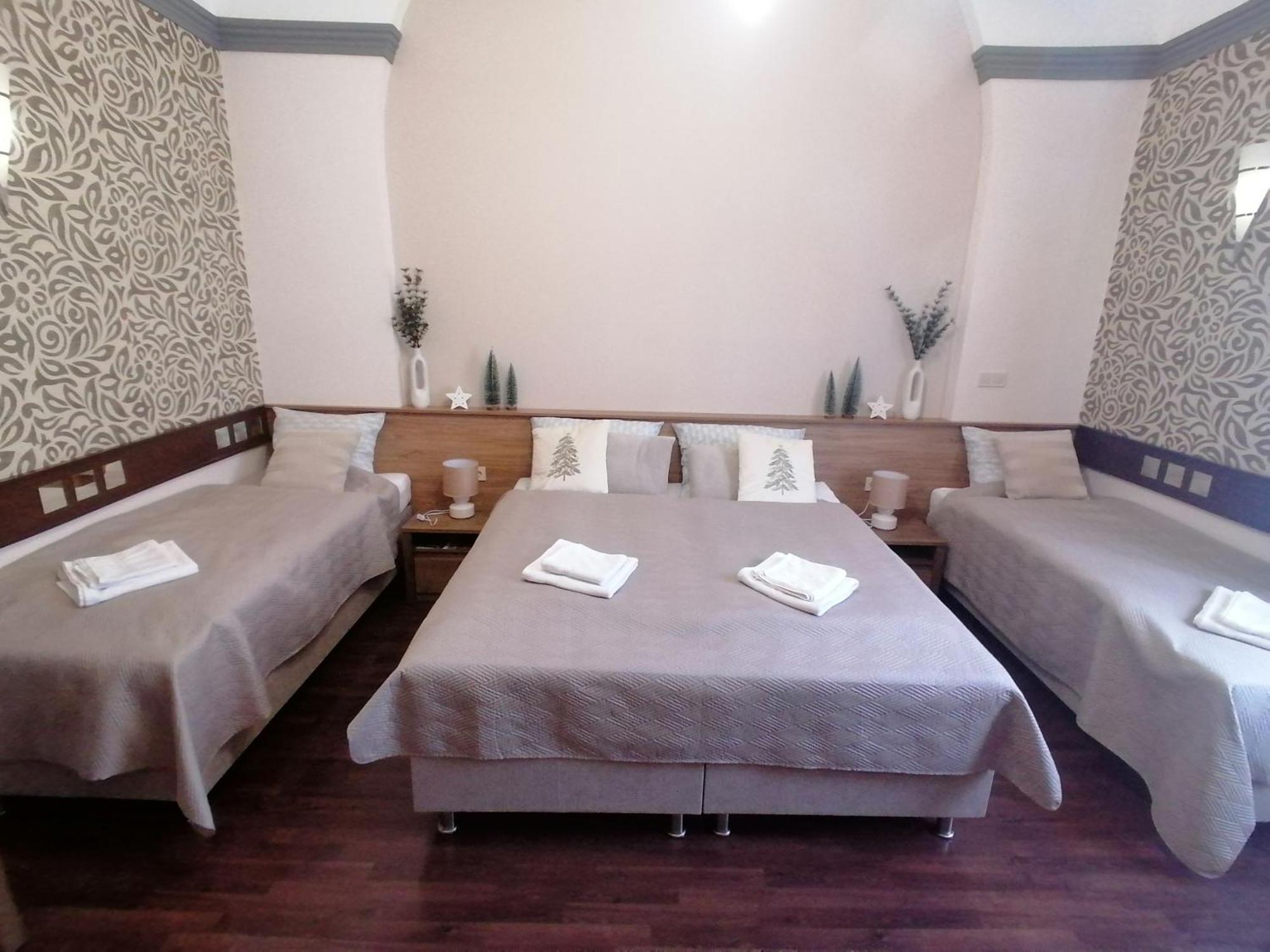 Mohacs Korona Apartman Esterno foto